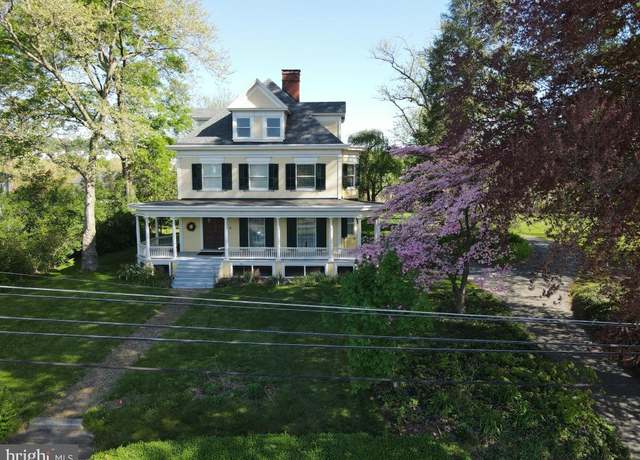 Property at 457 W Main St, Mountville, PA 17554, 4 beds, 2.5 baths