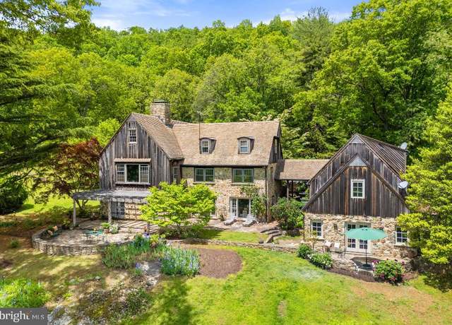 Property at 4392 Carrington Rd, Markham, VA 22643, 4 beds, 4.5 baths