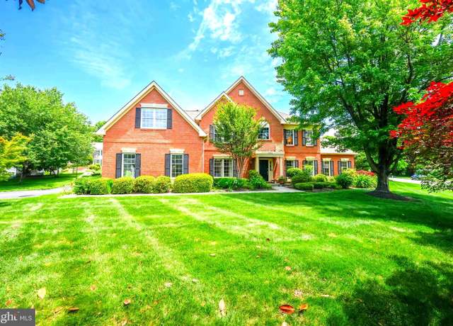 Property at 12704 Autumn Crest Dr, Herndon, VA 20171, 5 beds, 4.5 baths