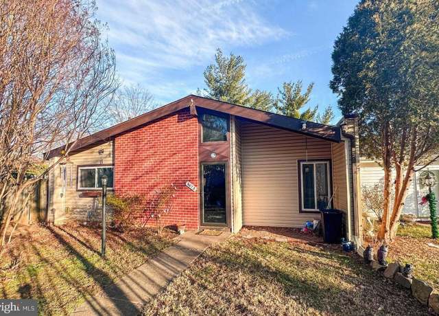 Property at 6073 Wycoff Sq, Centreville, VA 20120, 3 beds, 2 baths