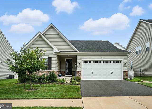 Property at 12221 Cranford Dr, Woodbridge, VA 22192, 4 beds, 3 baths