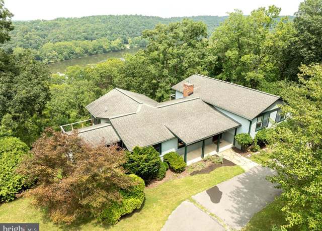 Property at 188 Crestview Dr, Harpers Ferry, WV 25425, 3 beds, 3 baths