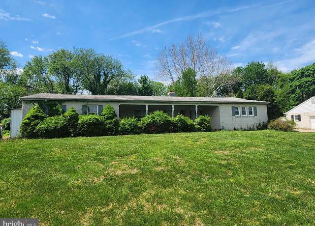 Property at 10 Addison Dr, Newark, DE 19702, 3 beds, 2.5 baths