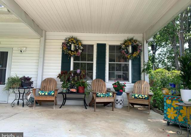 Property at 801 Oxford Ct, Waldorf, MD 20602, 6 beds, 3.5 baths