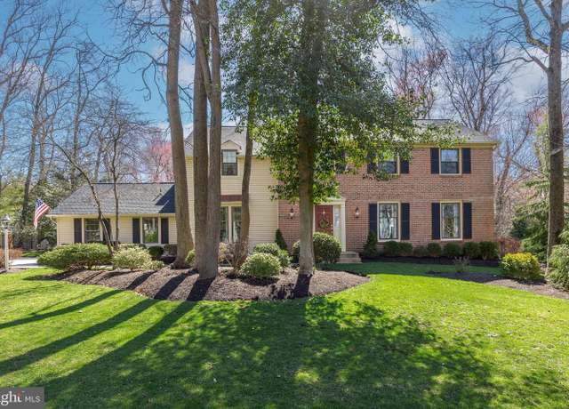 Property at 4 Oak Hollow Dr, Voorhees, NJ 08043, 5 beds, 2.5 baths