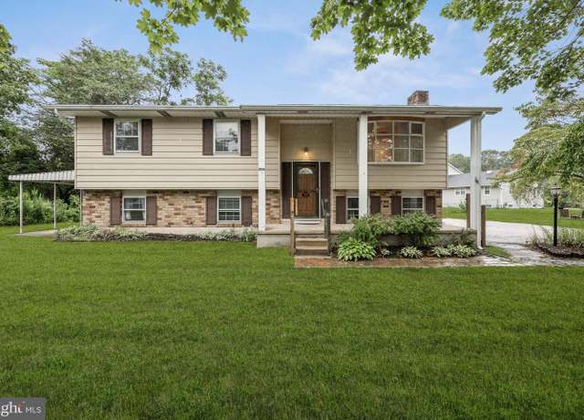 Property at 204 E Fleming Pike, Hammonton, NJ 08037, 3 beds, 2 baths