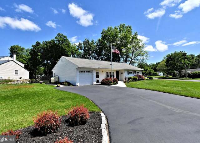 Property at 985 Jeffrey Dr, Southampton, PA 18966, 3 beds, 2 baths