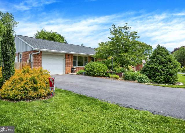 Property at 14 Mimosa Dr, Mechanicsburg, PA 17055, 3 beds, 3 baths