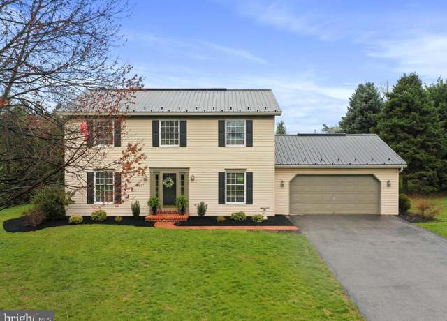 Property at 132 Beechwood Ln, Chambersburg, PA 17201, 3 beds, 2.5 baths