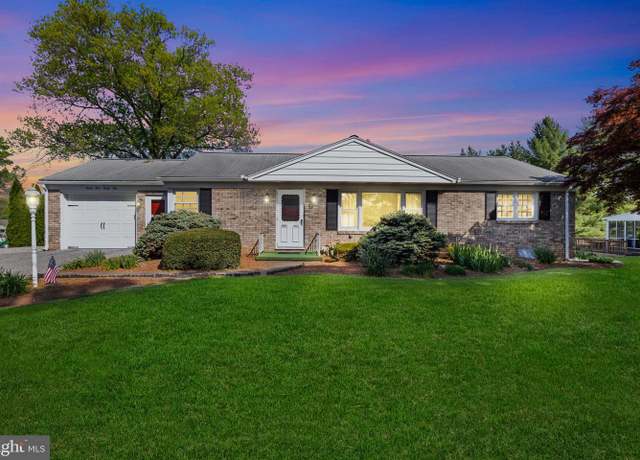 Property at 2421 Emerald Ave, York, PA 17408, 3 beds, 2 baths