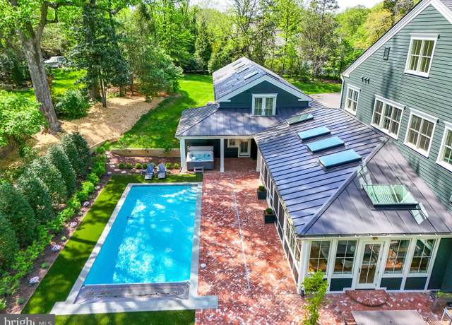 Property at 827 Turkey Run Rd, Mclean, VA 22101, 6 beds, 8.5 baths