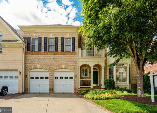 Property at 12723 Lady Somerset Ln, Fairfax, VA 22033, 4 beds, 4.5 baths