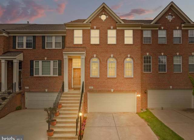 Property at 2642 Logan Wood Dr, Herndon, VA 20171, 3 beds, 3.5 baths