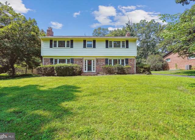 Property at 12109 Stirrup Rd, Reston, VA 20191, 4 beds, 2.5 baths