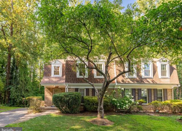 Property at 9956 Hemlock Woods Ln, Burke, VA 22015, 3 beds, 2.5 baths