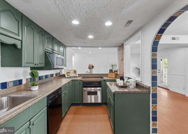 Property at 202 Buckingham Ln #102, Stafford, VA 22556, 3 beds, 2 baths