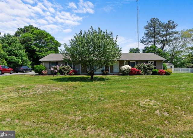 Property at 8 Fairway East Dr, Georgetown, DE 19947, 3 beds, 2.5 baths