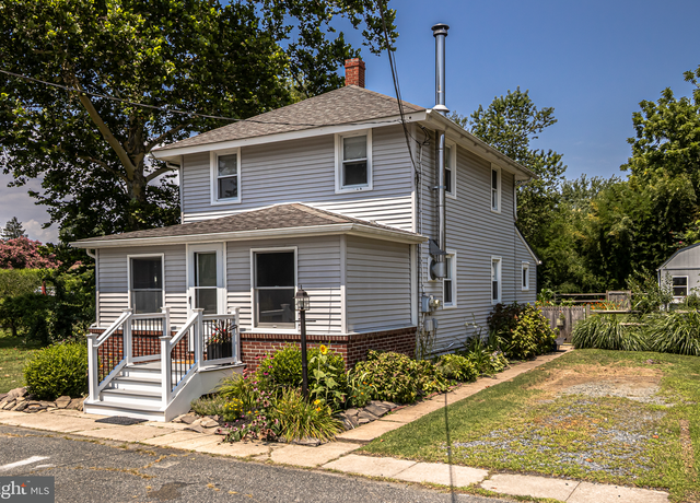 Property at 339 Cecil St, Chesapeake City, MD 21915, 3 beds, 1.5 baths