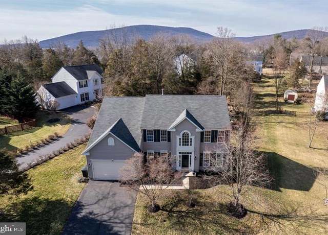 Property at 4025 Carrick Ct, Emmitsburg, MD 21727, 4 beds, 3 baths