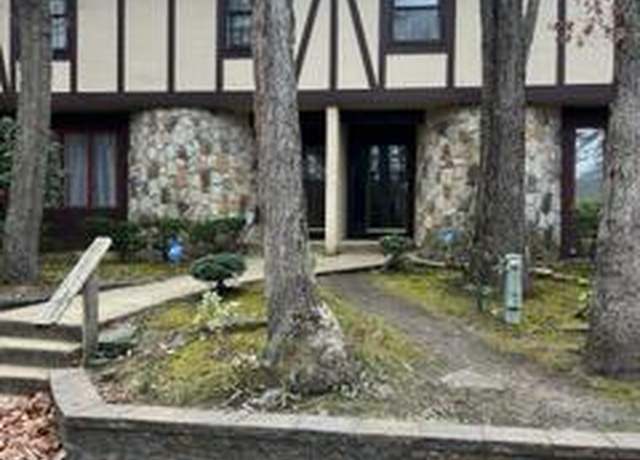 Property at 913 Burberry Ct, Sicklerville, NJ 08081, 3 beds, 2.5 baths