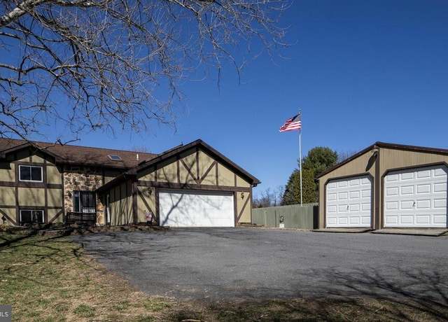 Property at 9 Beechcliff Dr, Carlisle, PA 17015, 4 beds, 1.5 baths