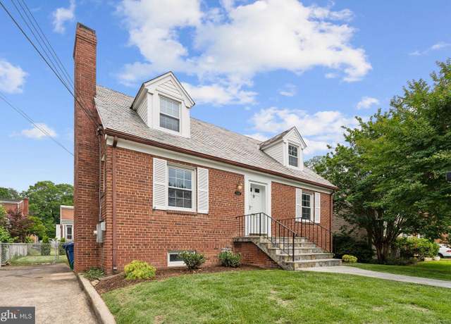 Property at 1725 Oakcrest Dr, Alexandria, VA 22302, 3 beds, 2.5 baths
