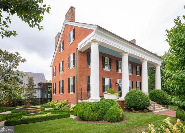 Property at 307 Amelia St, Fredericksburg, VA 22401, 6 beds, 6.5 baths