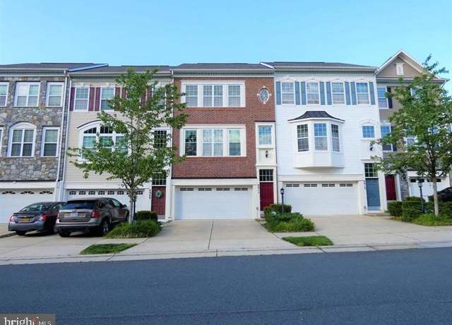 Property at 4911 Potomac Highlands Cir, Triangle, VA 22172, 3 beds, 3.5 baths