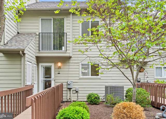 Property at 13 Ridge Ct, Basye, VA 22810, 3 beds, 3.5 baths