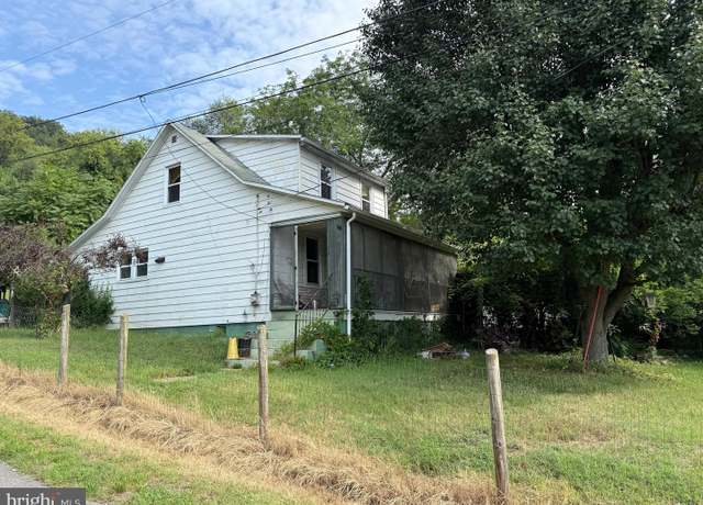 Property at 34 Perry Ln, Berkeley Springs, WV 25411, 2 beds, 1 bath