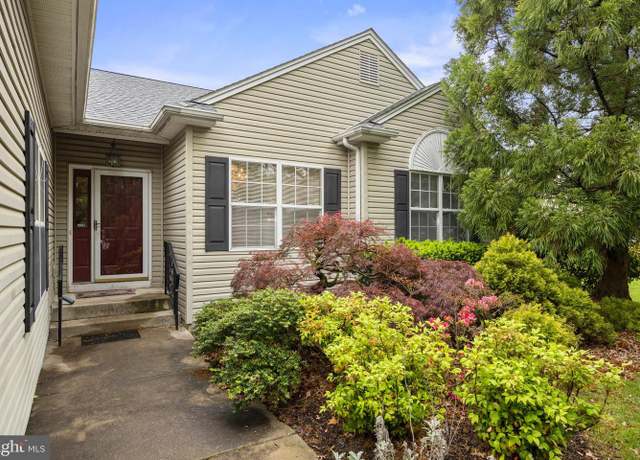 Property at 4 Tara Ln, Delran, NJ 08075, 3 beds, 2 baths