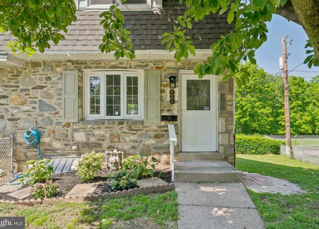 Property at 805 Windsor Cir, Folcroft, PA 19032, 3 beds, 2 baths