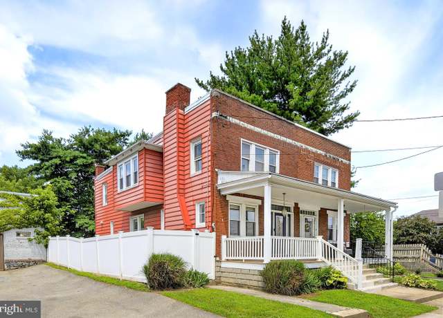 Property at 408 Pearl St, Lancaster, PA 17603, 3 beds, 1.5 baths