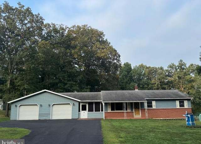 Property at 10 Upper Lewland Cir, Lewistown, PA 17044, 3 beds, 1 bath