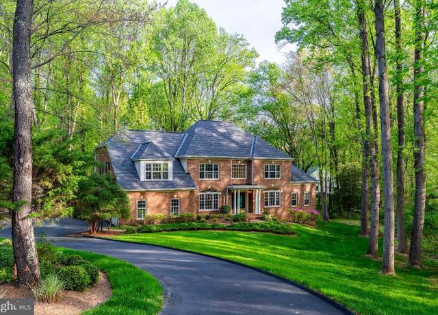 Property at 11200 Elmview Pl, Great Falls, VA 22066, 5 beds, 4.5 baths