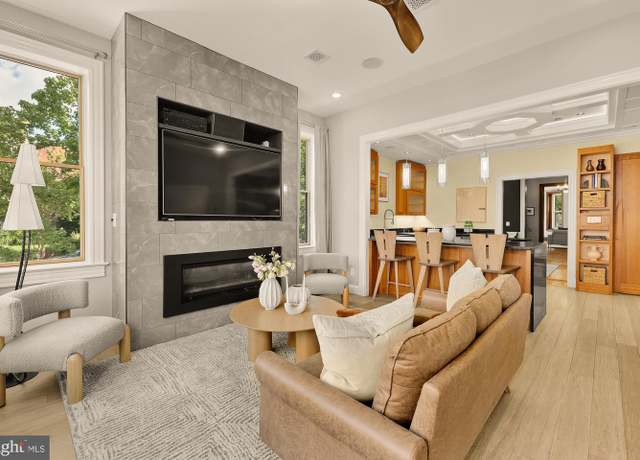 Property at 100 W St NW, Washington, DC 20001, 6 beds, 4.5 baths