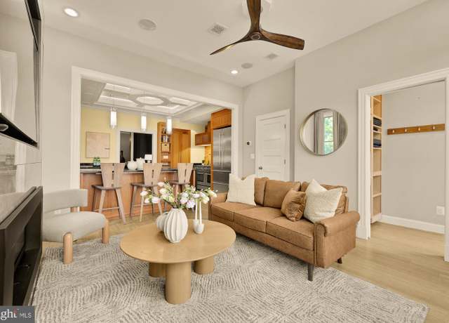 Property at 100 W St NW, Washington, DC 20001, 6 beds, 4.5 baths