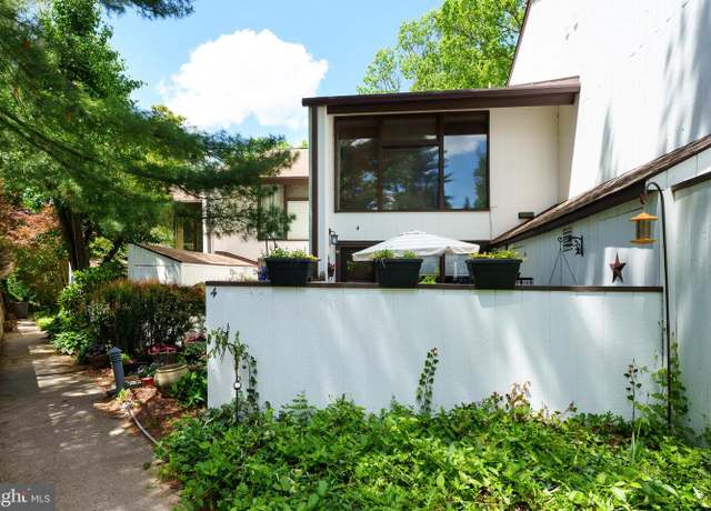 Property at 4 Arden Way, New Hope, PA 18938, 2 beds, 2 baths