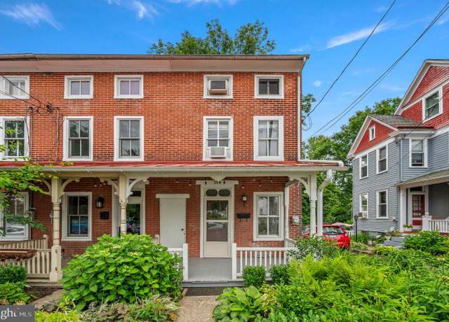 Property at 124 E Oakland Ave, Doylestown, PA 18901, 2 beds, 1 bath