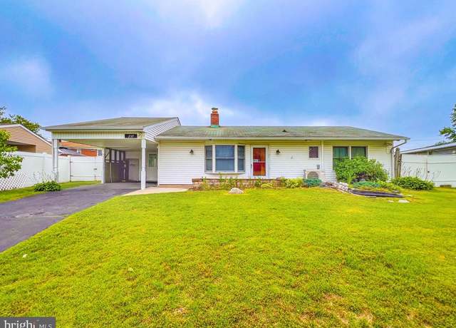 Property at 237 Lakeside Dr Unit N, Levittown, PA 19054, 4 beds, 2 baths