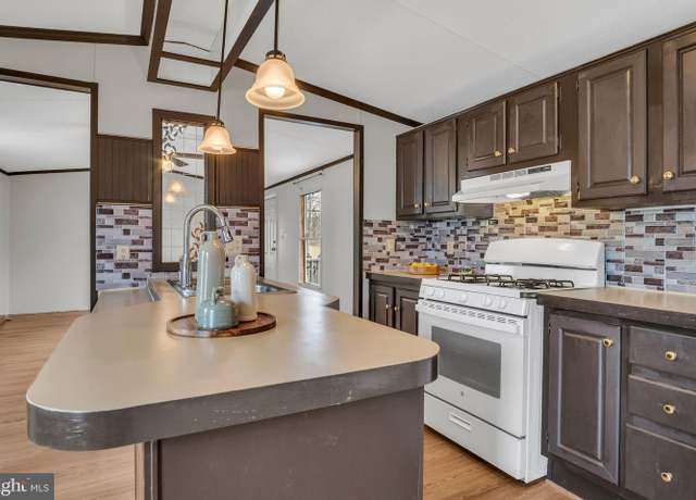 Property at 21 Marilyn Dr, Carlisle, PA 17013, 2 beds, 2 baths