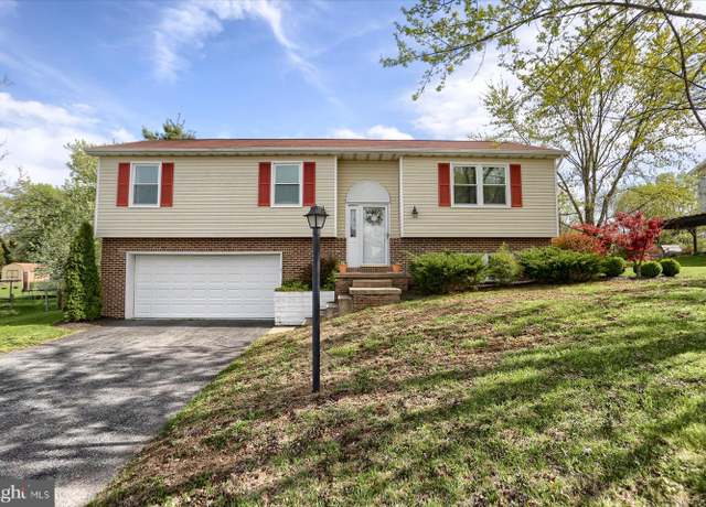 Property at 18 Wheatfield Dr, Carlisle, PA 17015, 3 beds, 2 baths
