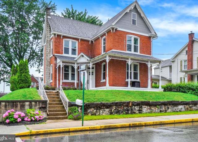 Property at 162 E Water St, Middletown, PA 17057, 3 beds, 1.5 baths