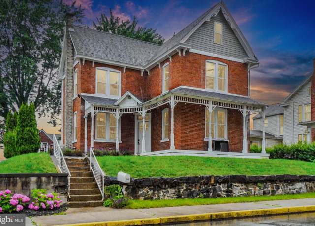 Property at 162 E Water St, Middletown, PA 17057, 3 beds, 1.5 baths