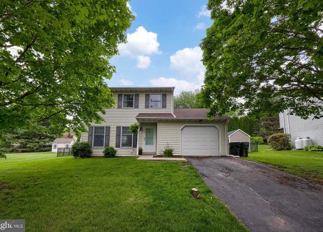 Property at 637 Regent Dr, Lancaster, PA 17601, 3 beds, 1.5 baths