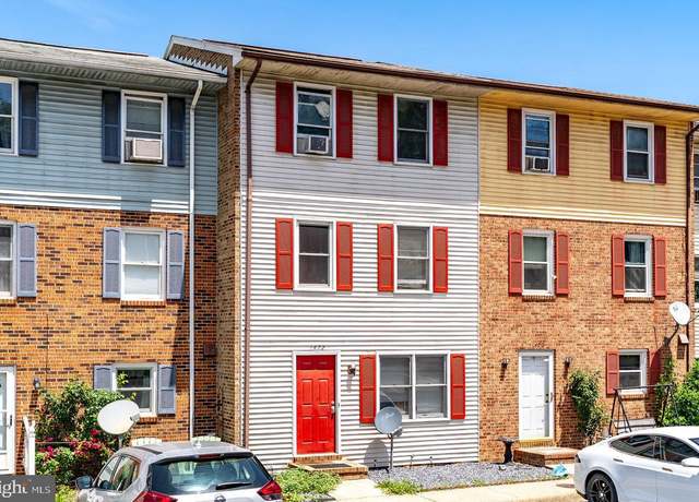 Property at 1472 Country Club Ct, Harrisonburg, VA 22802, 4 beds, 2.5 baths