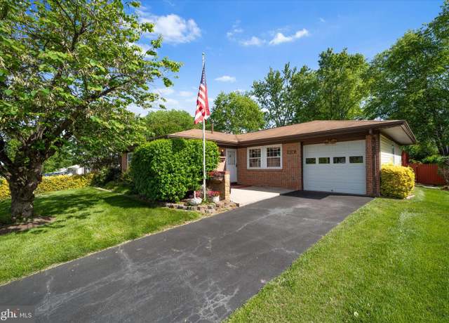Property at 210 W Beech Rd, Sterling, VA 20164, 3 beds, 2 baths