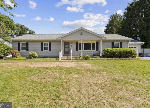Property at 212 Greenview Dr, Dover, DE 19901, 5 beds, 2.5 baths