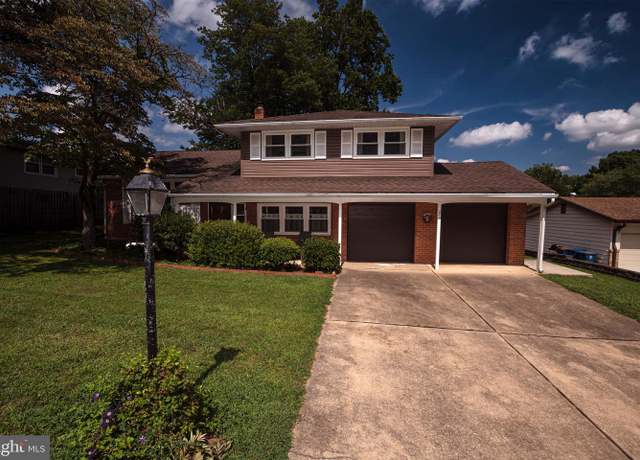 Property at 230 Aronimink Dr, Newark, DE 19711, 4 beds, 2.5 baths