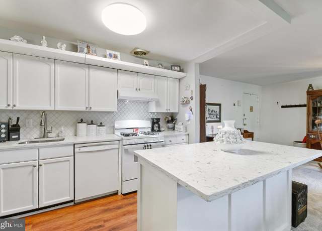 Property at 204-E Victor Pkwy Unit 204E, Annapolis, MD 21403, 2 beds, 2 baths